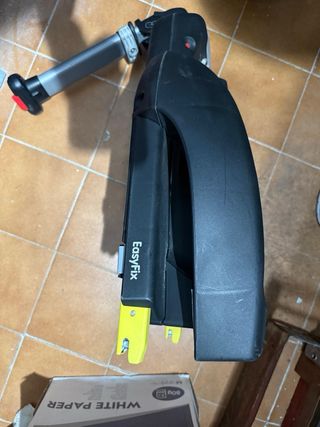 Maxi-coxi con reductor + Base Isofix Coche