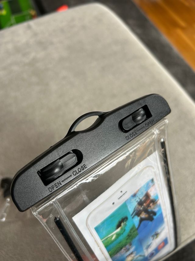 Custodia impermeabile per smartphone