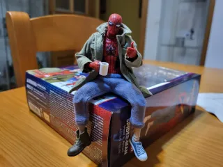 Figura Mafex N°109 Peter B. Parker