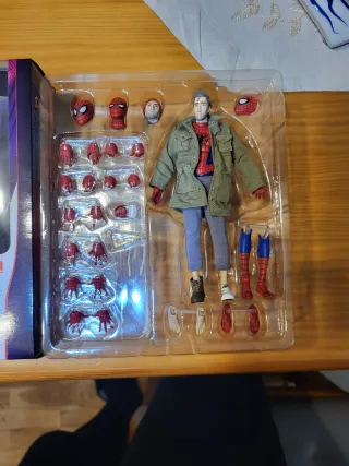 Figura Mafex N°109 Peter B. Parker
