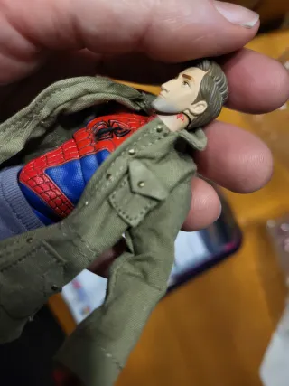 Figura Mafex N°109 Peter B. Parker