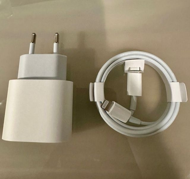 Carregador iPhone 20W + Cabo Tipo C