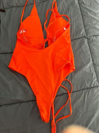Bañador naranja escotado