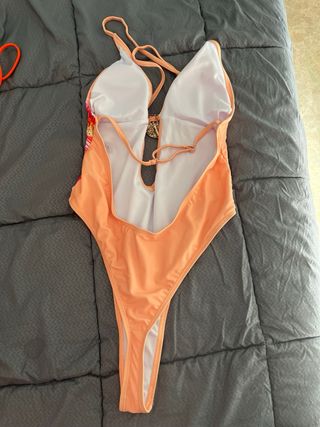 Bañador naranja con estampado floral
