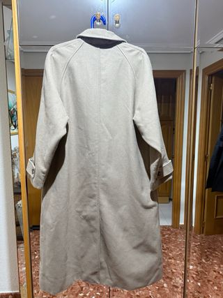 Chaqueta larga beige oversize