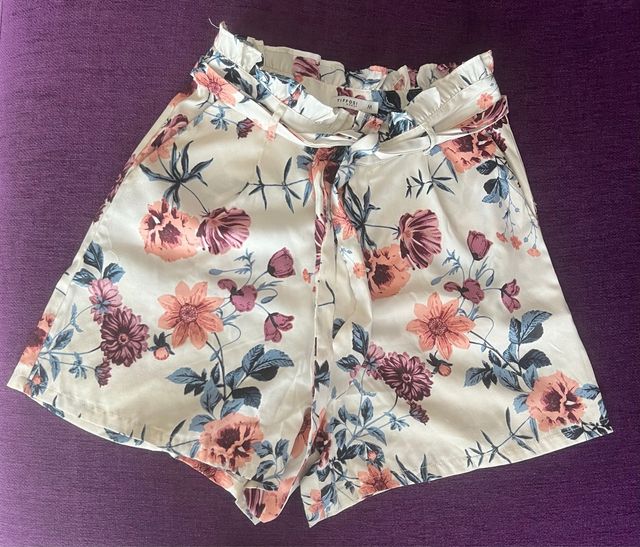 Pantalones cortos TIFFOSI florales talla M