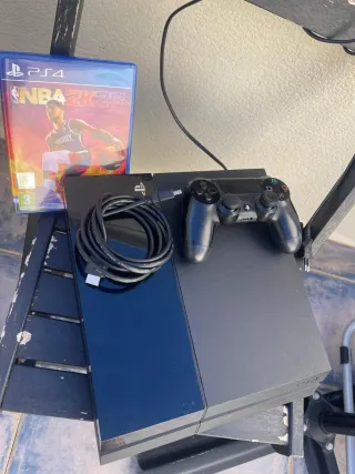 PS4 (PlayStation 4) Negra + NBA 2K23