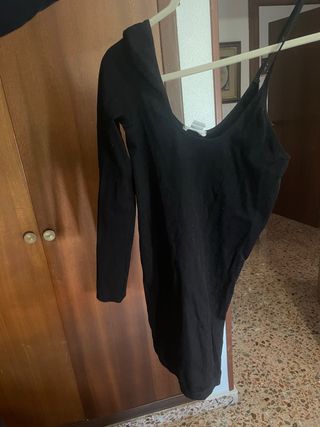 Vestido negro asimétrico