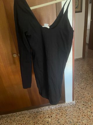 Vestido negro asimétrico