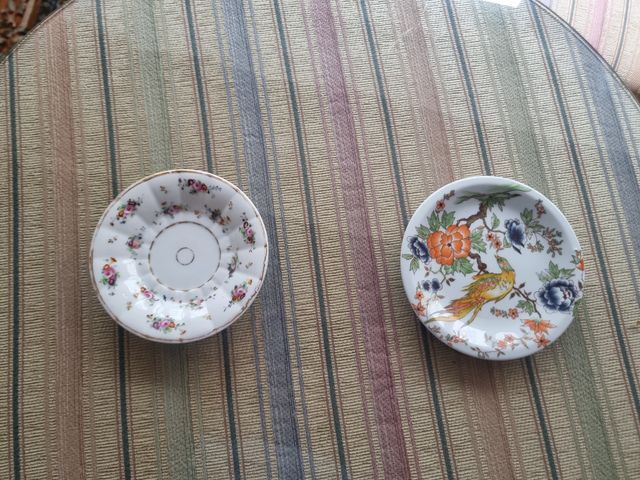 Coppia di piatti decorati