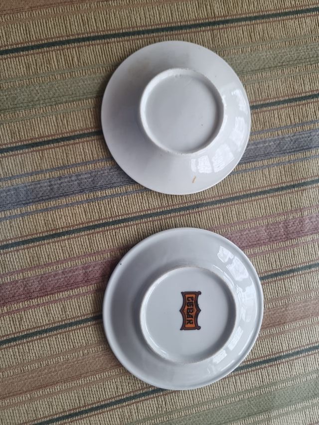 Coppia di piatti decorati