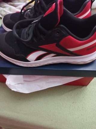 Zapatillas Reebok Negras y Rojas