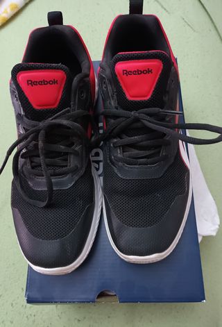 Zapatillas Reebok Negras y Rojas