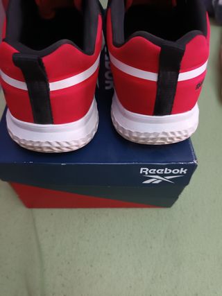 Zapatillas Reebok Negras y Rojas