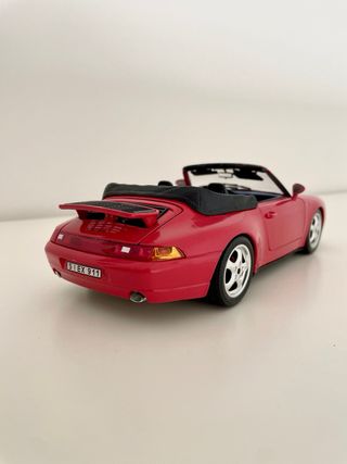 Modellino Porsche 993 cabrio BBurago 1:18.