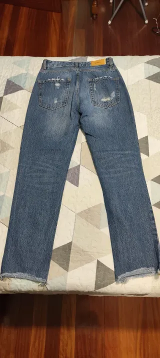 Pantalón vaquero mom fit Stradivarius T34