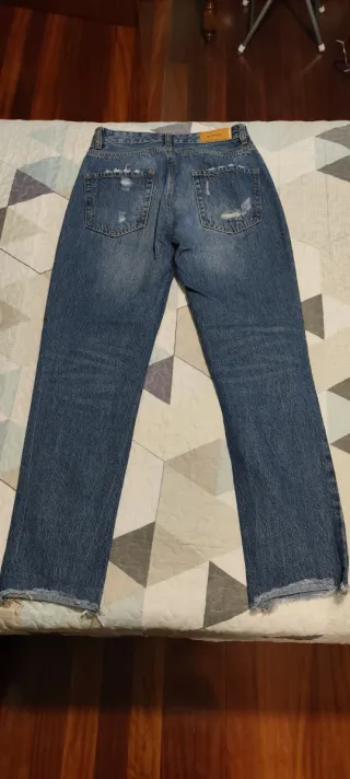 Pantalón vaquero mom fit Stradivarius T34