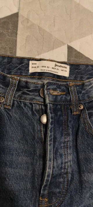 Pantalón vaquero mom fit Stradivarius T34