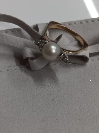 Anillo Oro 18k con Perla y Brillantes