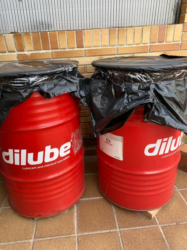 Bidones vacíos 200L perfecto estado