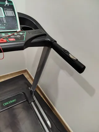 Cinta de andar Cecotec casi nueva con un protector