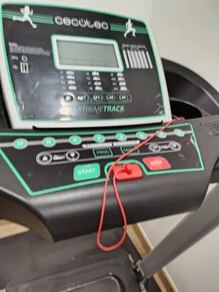 Cinta de andar Cecotec casi nueva con un protector