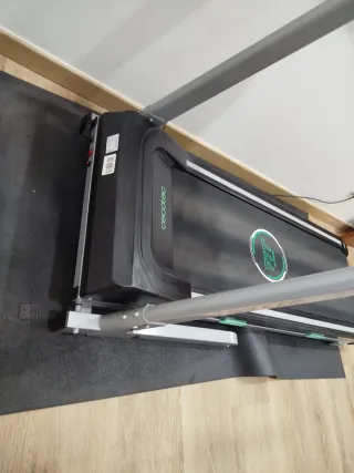 Cinta de andar Cecotec casi nueva con un protector