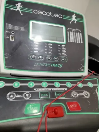 Cinta de andar Cecotec casi nueva con un protector