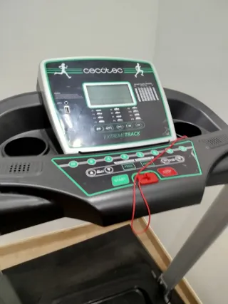 Cinta de andar Cecotec casi nueva con un protector