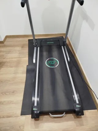 Cinta de andar Cecotec casi nueva con un protector