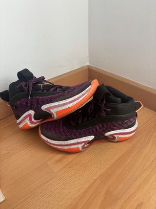 Zapatillas Jordan Moradas y Naranjas