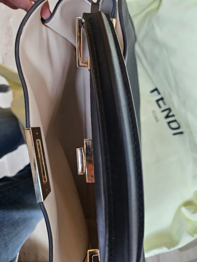 Borsa Fendi nera in pelle