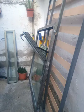 Ventana de aluminio 130x130