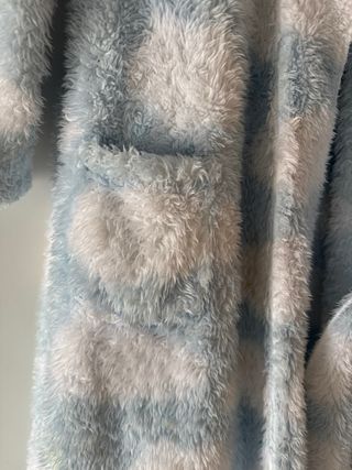 Bata suave azul y blanco