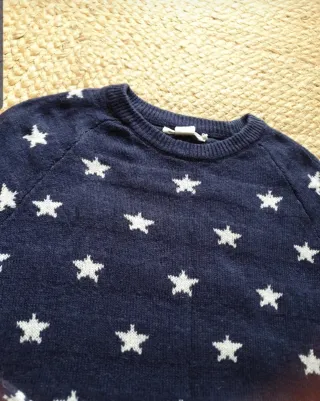 Jersey azul con estrellas blancas