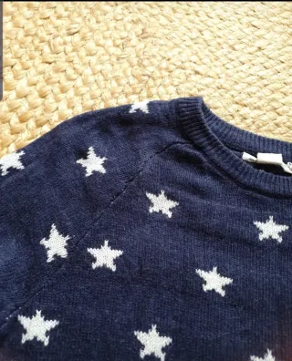 Jersey azul con estrellas blancas