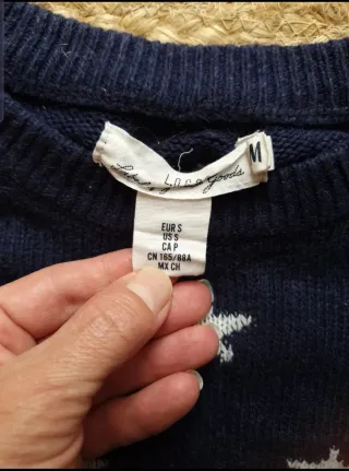 Jersey azul con estrellas blancas