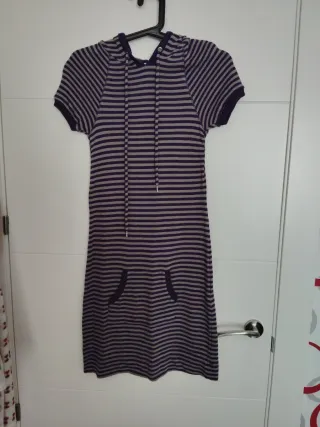Vestido de rayas con capucha