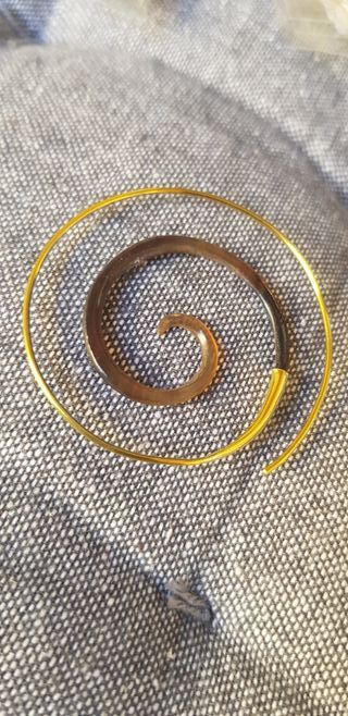 Pendientes Bali Hueso Espiral Aro Latón