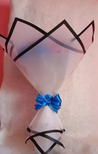 Flores de tela eternas rojas y azules