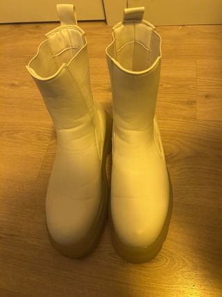 Botas blancas estilo chelsea