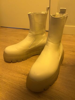 Botas blancas estilo chelsea