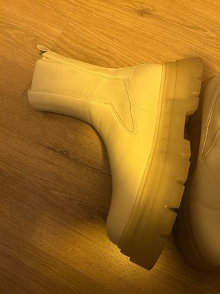 Botas blancas estilo chelsea