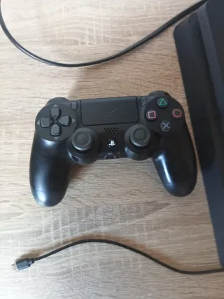 Consola Playstation 4 Negra