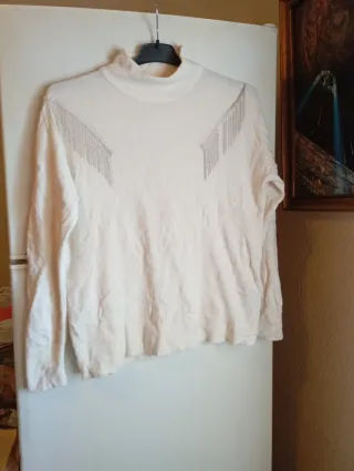 Blusa blanca con detalles brillantes