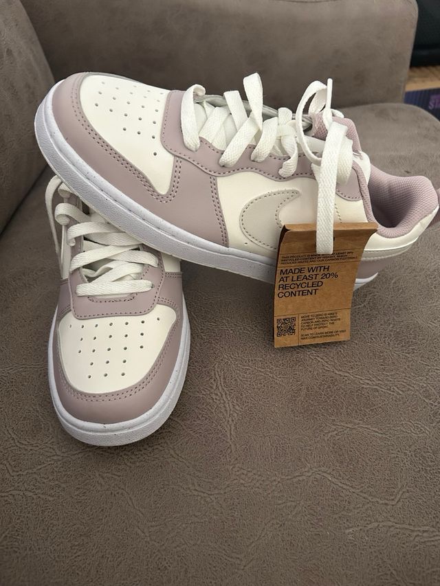 Zapatillas Nike Blancas y Rosas