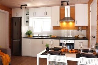 Mobil home nuevo de madera con terraza