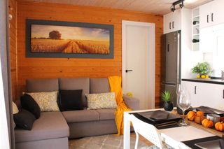 Mobil home nuevo de madera con terraza