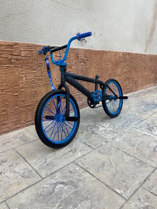 Bici BMX Negra y Azul
