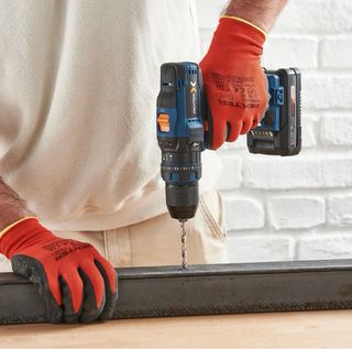 Taladro Percutor 18 V + 1 Batería 2.5 ah +cargador